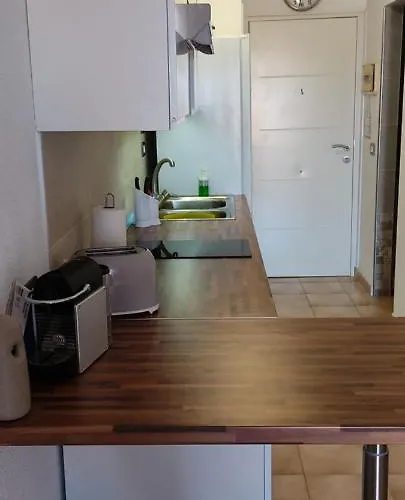 Castle Harbour 425 *